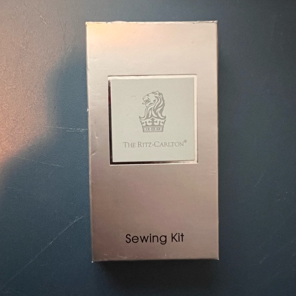 NEW RITZ CARLTON SEWING KIT- - Picture 2 of 4